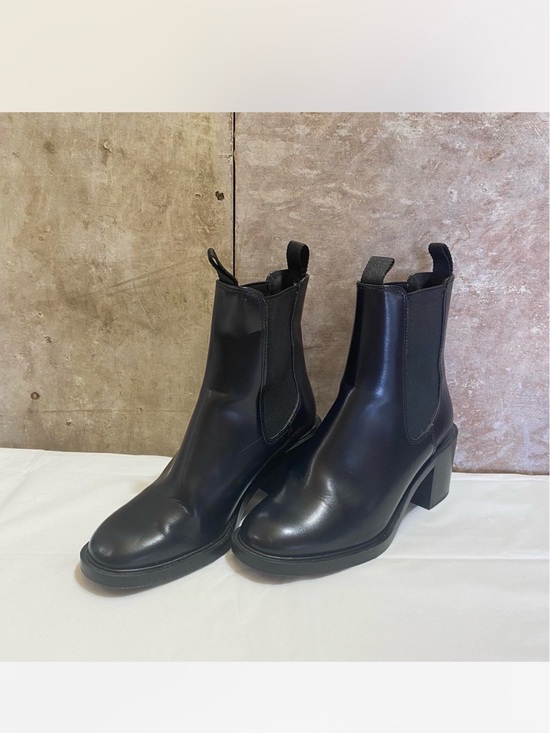 H&M Shoes - H&M Black Leather Chelsea Block Heel Booties